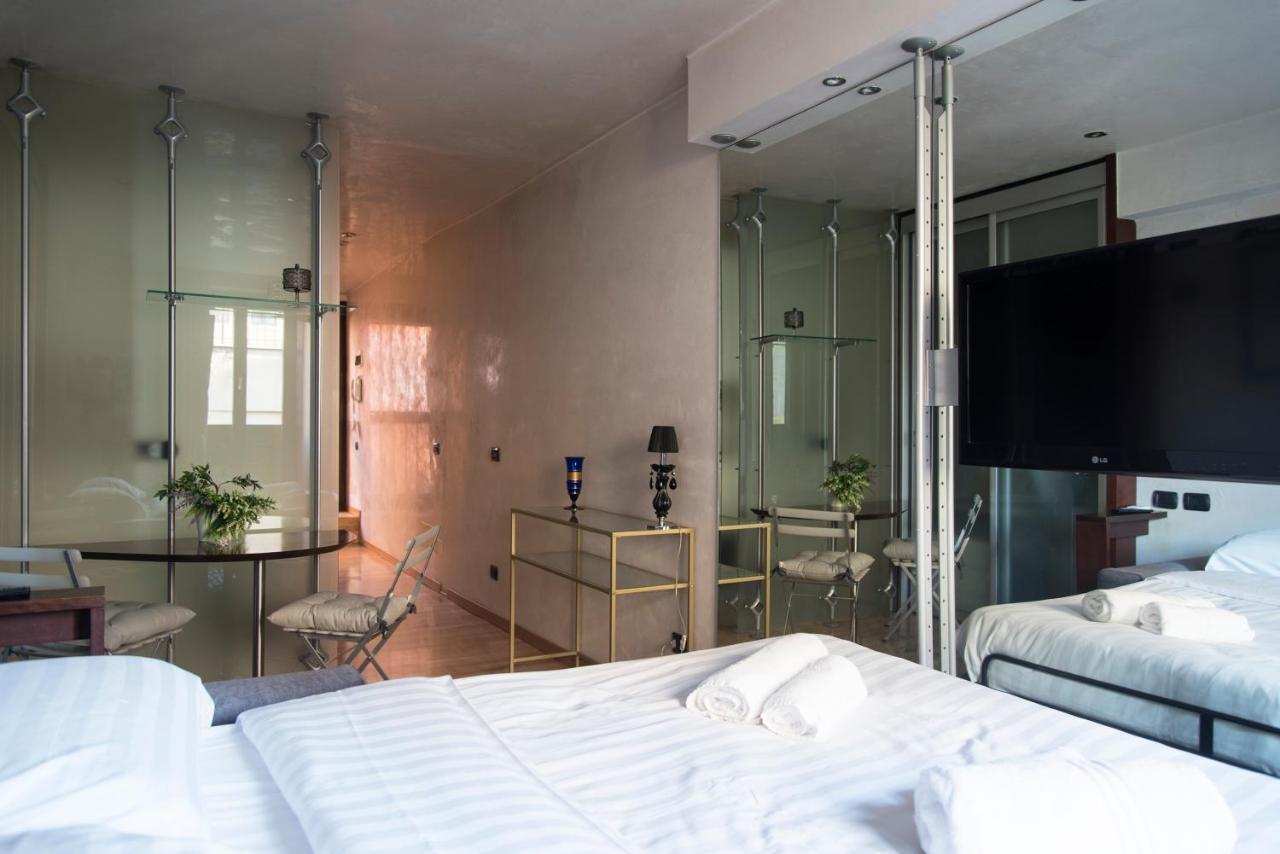 Youhosty - Duomo Studio Apartment Milán Exteriér fotografie
