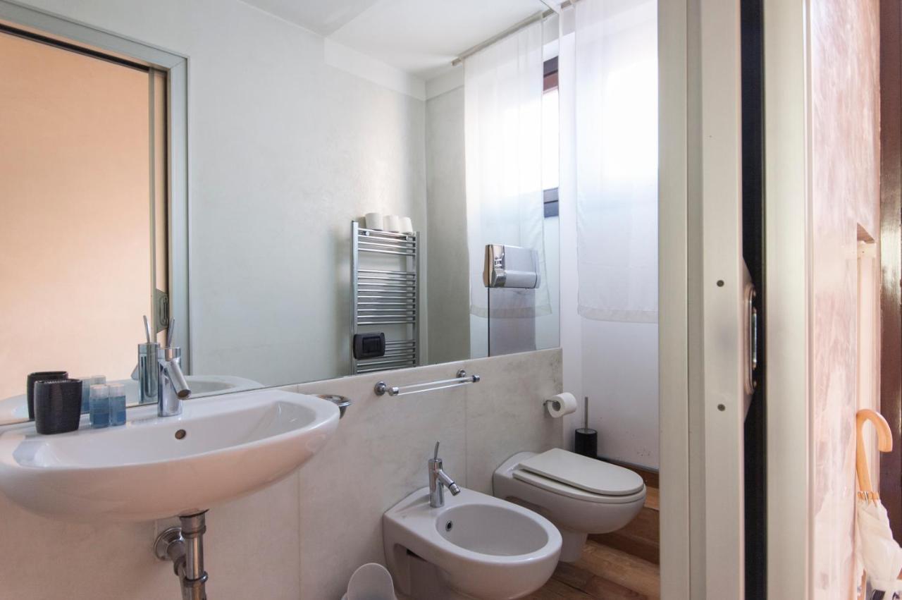 Youhosty - Duomo Studio Apartment Milán Exteriér fotografie