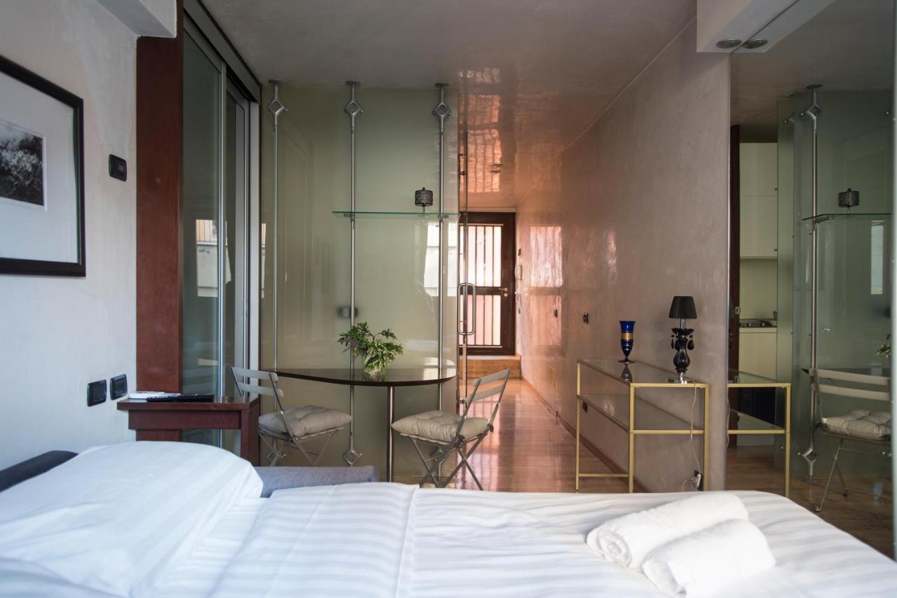 Youhosty - Duomo Studio Apartment Milán Exteriér fotografie