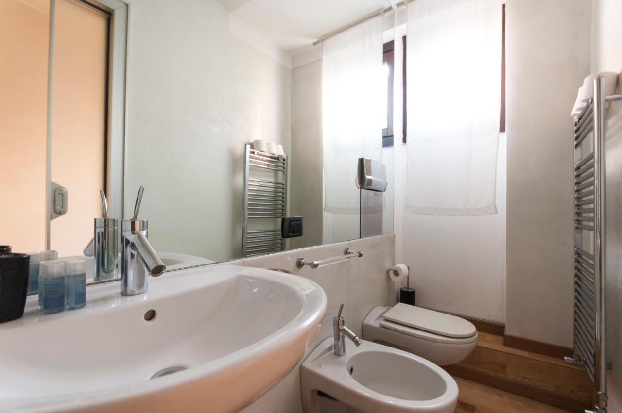 Youhosty - Duomo Studio Apartment Milán Exteriér fotografie